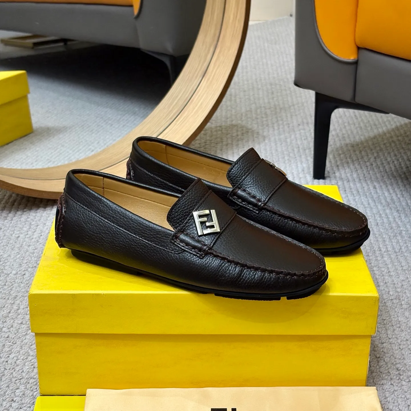 Men's shoes 💰420 [FENDI Fendi] 2⃣️0⃣️2⃣️5️⃣New Milan men's fashion lazy catwalk style ✅ fashionable casual beanie shoes, imported calfskin fabric, super smooth texture, sweat-absorbent and breathable, (sheepskin lining). Metal LOGO on the shoe body, Medusa avatar, irregular avatar, high-end craftsmanship logo✅ French Loft set foot design style 👟Low-key and elegant, great on-foot effect... Men's shoe size: 38-46 (4-12)